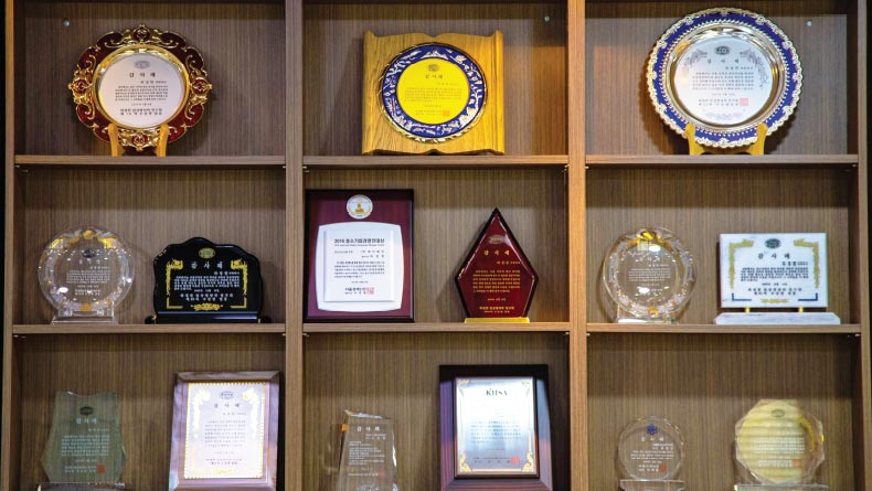 Various plaques and appreciation plaques